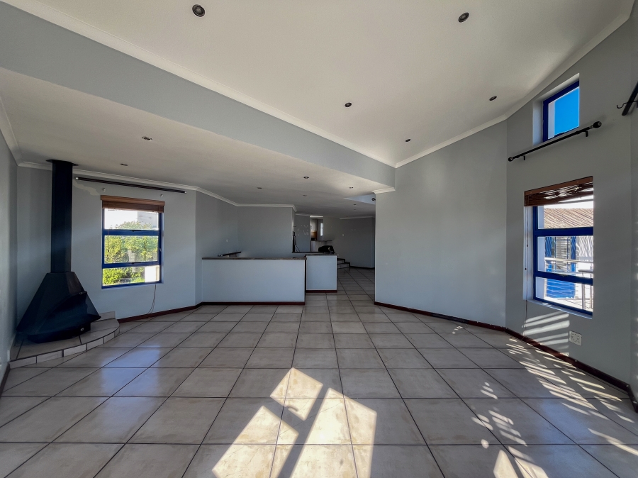 To Let 5 Bedroom Property for Rent in Paradise Beach Western Cape